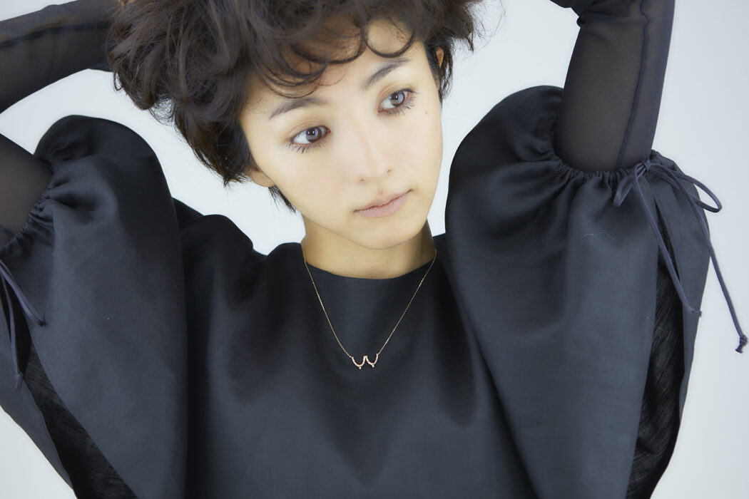 Make up by Yumi Endo
CASUCA na Hicari