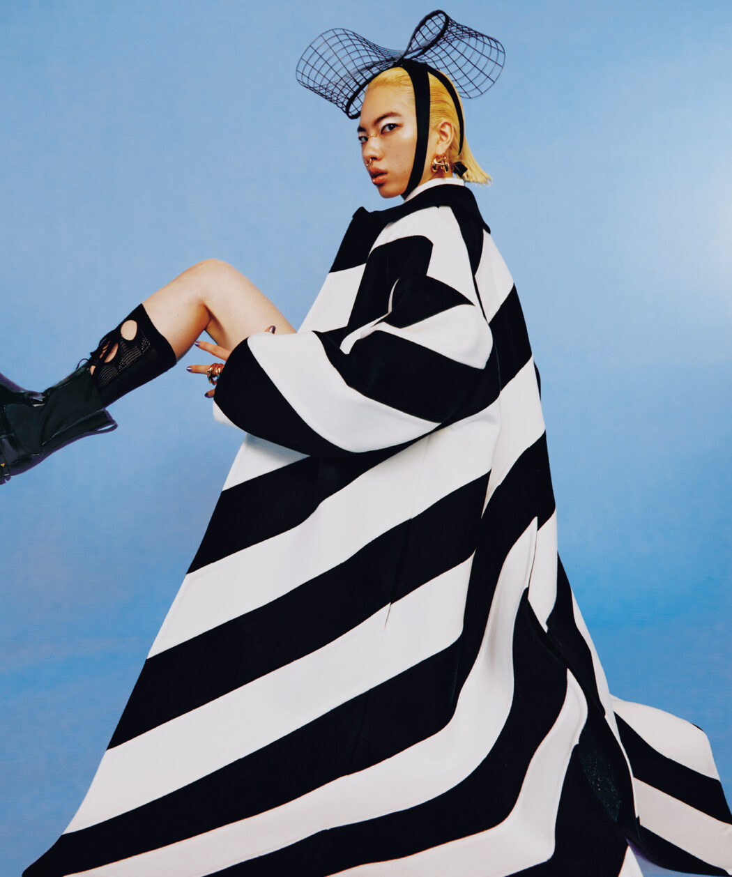 Hair by Waka Adachi
NYLON JAPAN November issue 2023