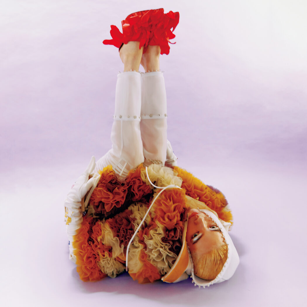 Hair by Waka Adachi
NYLON JAPAN November issue 2023