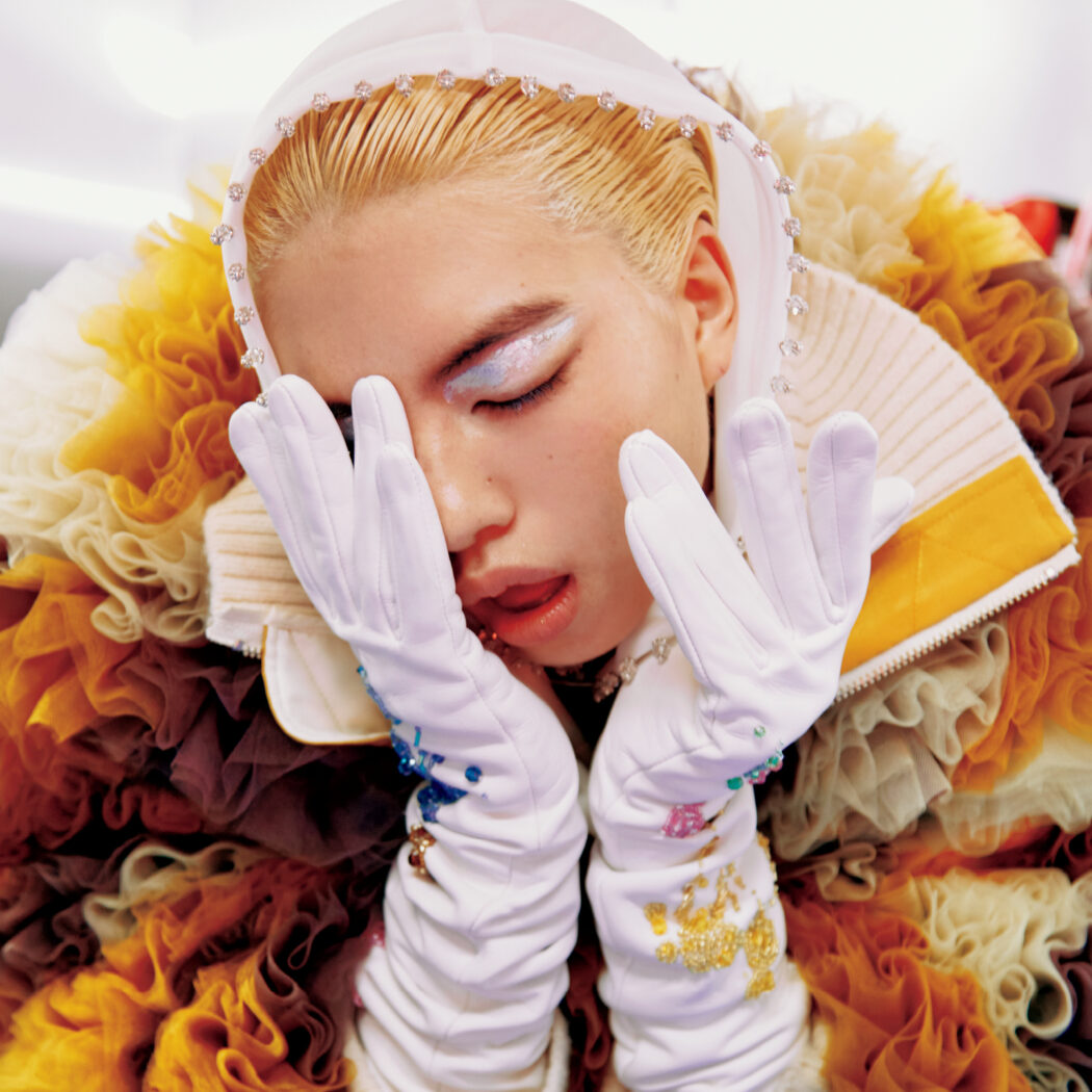 Hair by Waka Adachi
NYLON JAPAN November issue 2023